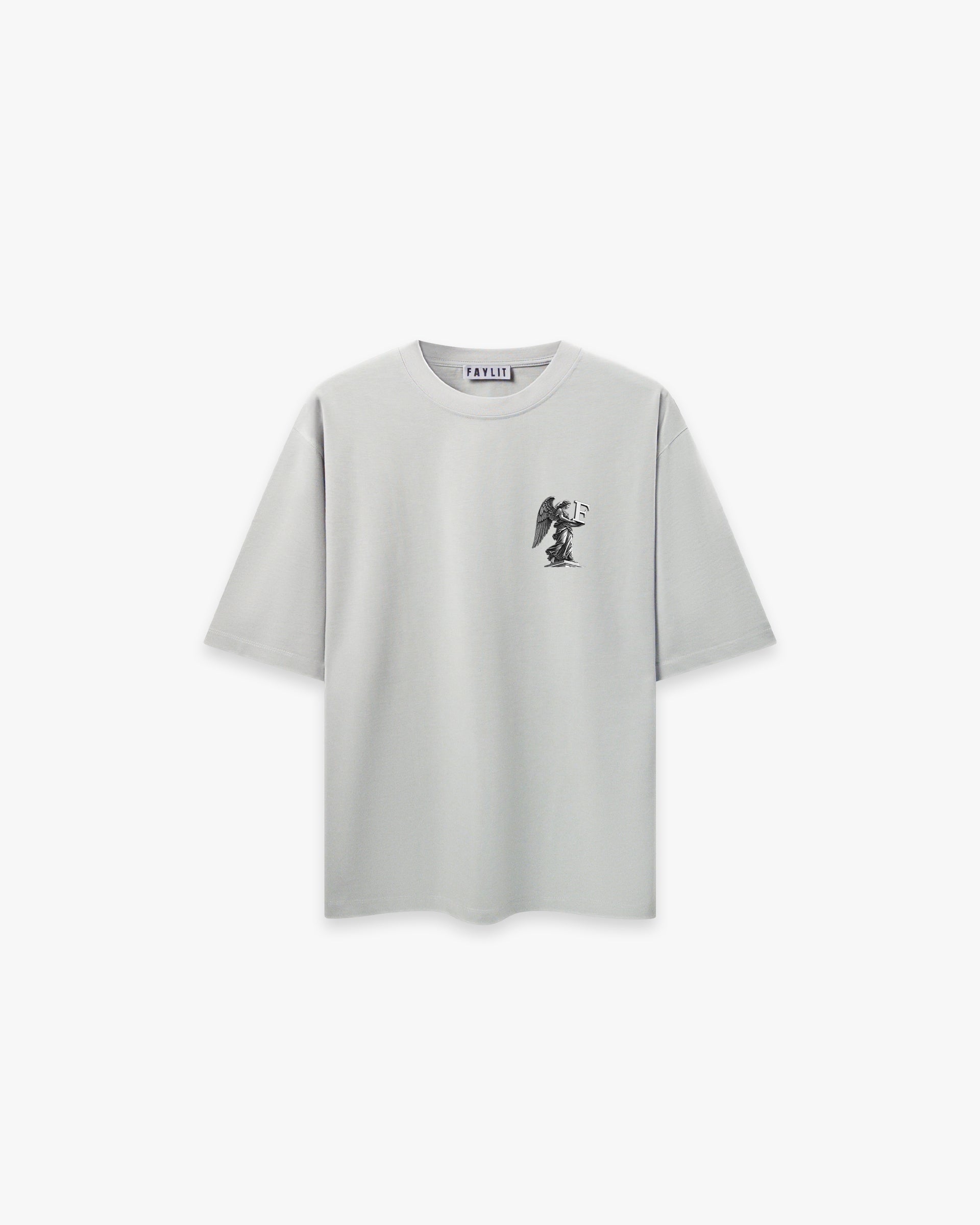 Angel Gri Oversize Tişört - Faylit Markamızın imzası Faylit Angel Gri Oversize Tişört. Ön ve arka yüzde yer alan özgün logo ve melek tasarımıyla tanışın. Meleklerin ruhunu üzerinizde taşıyın.