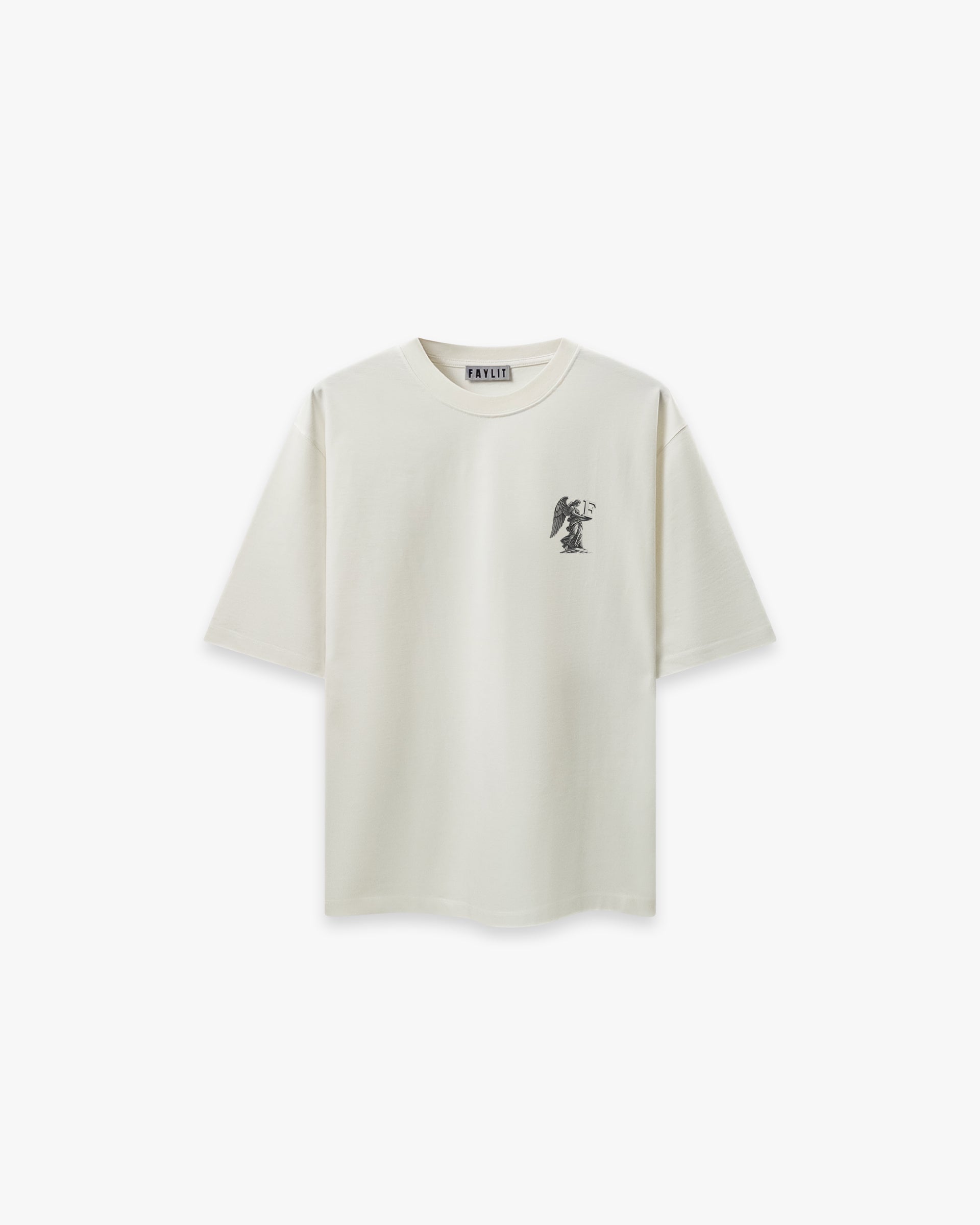Gods Off White Oversize Tişört - Faylit Faylit'in başyapıtı Gods Off White Oversize Tişört. Sırt kısmındaki çerçeveli mitolojik sahne ve imza melek detayı. Koleksiyonunuzun en değerli parçası.