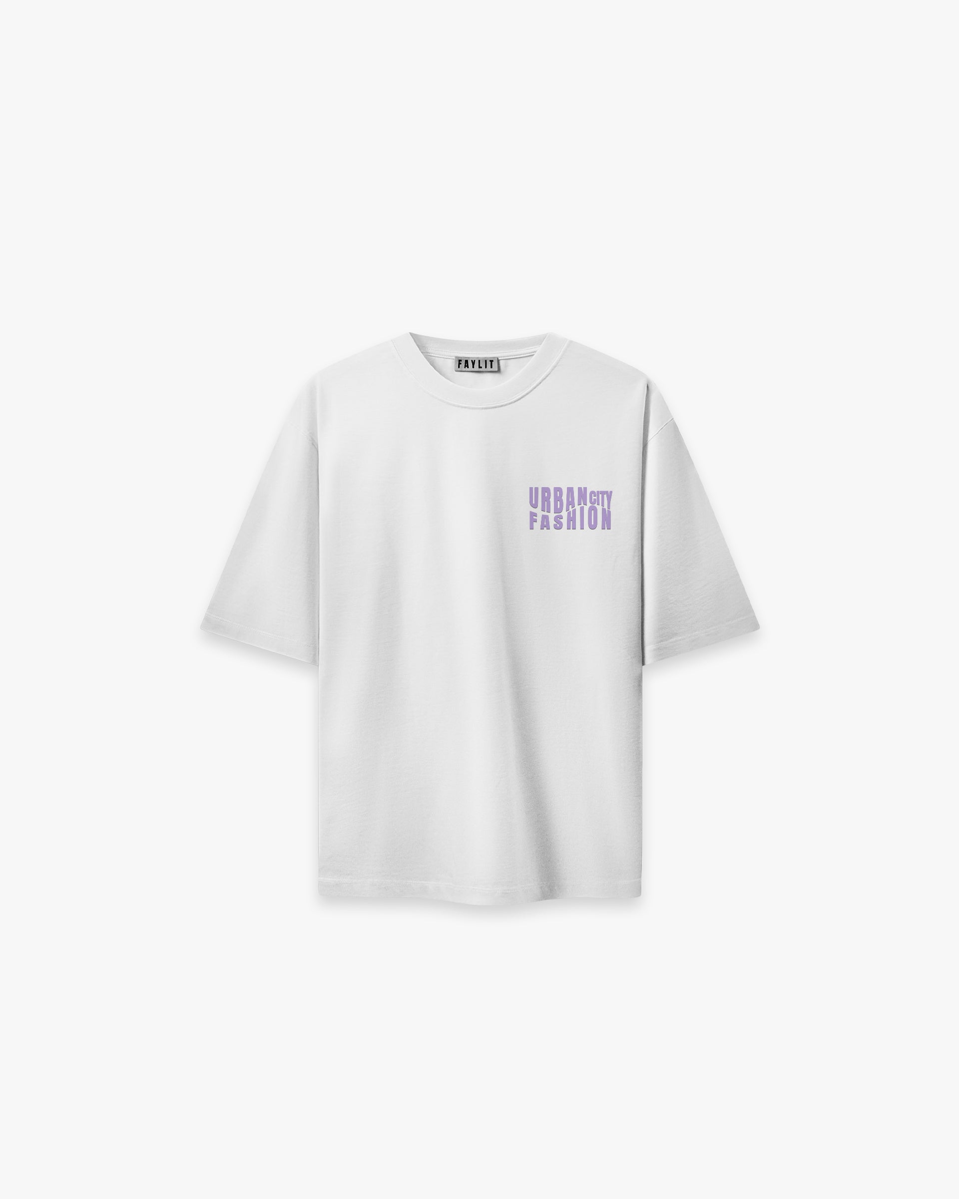 Urban Essential Limited Edition Beyaz Oversize Tişört - Faylit Sınırlı sayıda: Urban Essential Beyaz Oversize Tişört. Markanın DNA'sını yansıtan sırt grafiği ve lila flok logosu. Köklerini üzerinde taşı.
