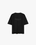 Blackout Kabartma Logo Siyah Oversize Tişört Siyah oversize tişörtün sırt yüzeyinin düz çekim ürün fotoğrafı. Tişörtün sırtında, siyah üzerine siyah, kabartmalı ve parlak bir teknikle "FAYLIT" yazısının altında daha küçük puntolarla "EST. 24" ibaresi basılmıştır. Bu tonal baskı, tişörte minimalist ve zarif bir detay katmaktadır. -  Faylit