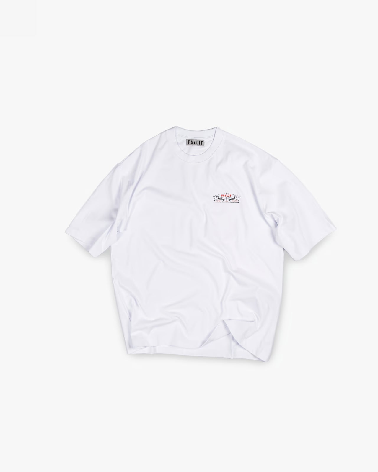 FAYLIT marka siyah boxy fit tişört, göğüs kısmında tuğla rengi logolu tasarım ve soyut grafik baskısı, unisex ve rahat kesim, günlük tişört.
