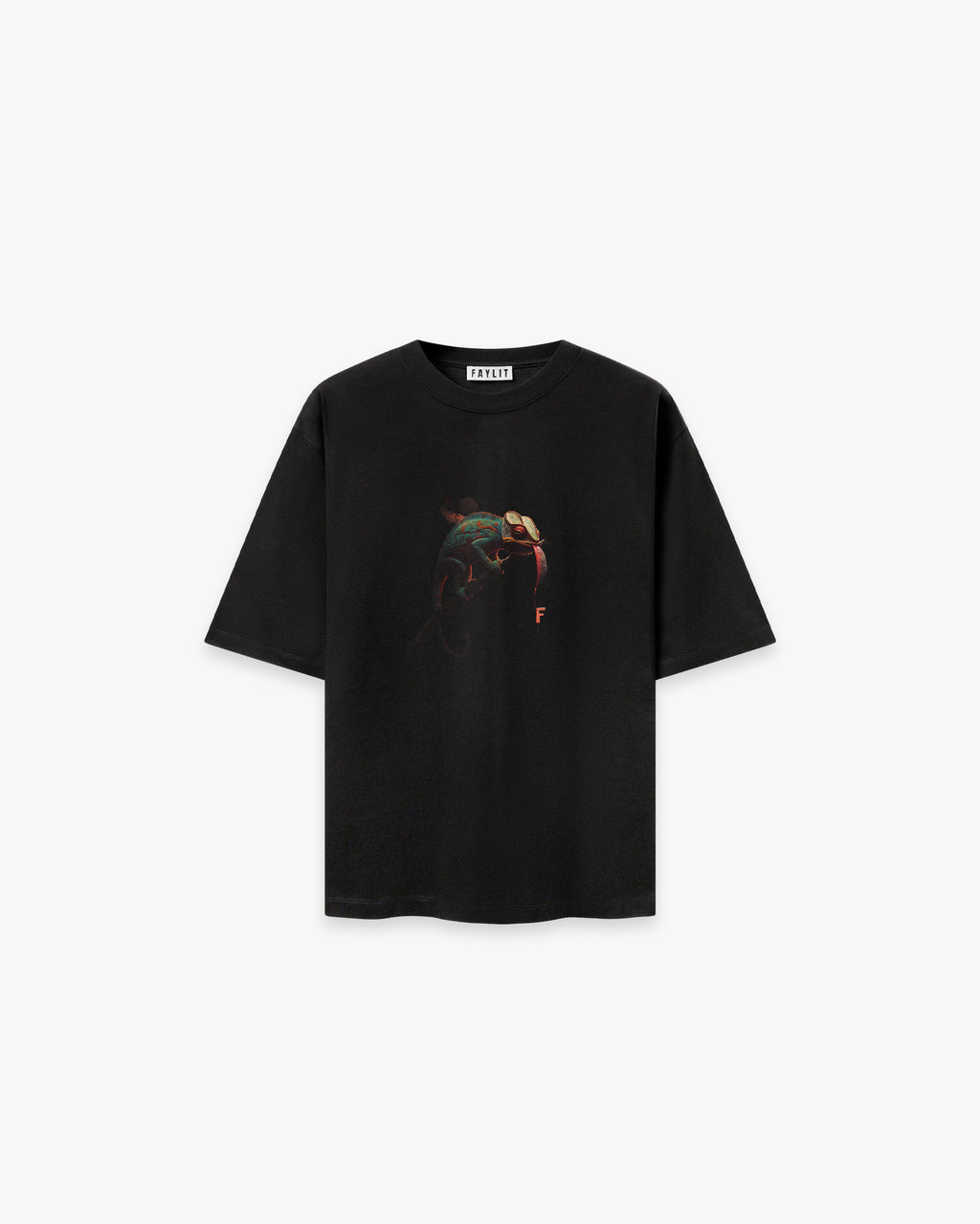 Chameleon Siyah Oversize Tişört - Faylit Faylit'in yeni Chameleon Siyah Tişörtü. Yüksek pigmentli bukalemun grafiği ve zeki logo detayıyla tanışın. Kendi renklerinizi göstermenin zamanı.