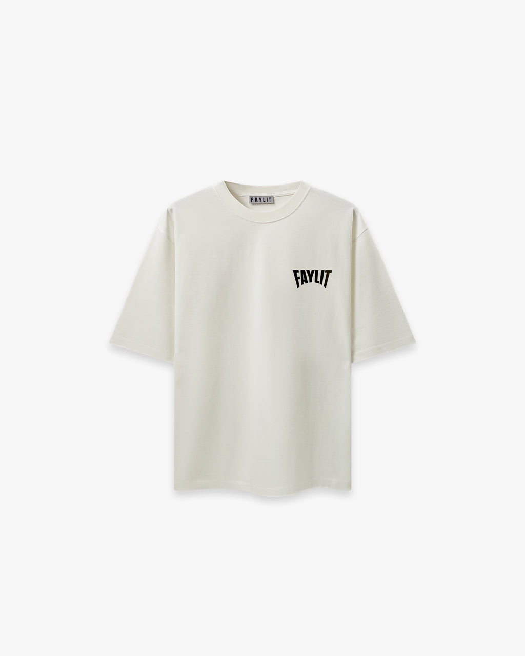 Culture Off White Oversize Tişört Kırık beyaz (off-white) oversize tişörtün ön yüzünün düz çekim ürün fotoğrafı. Tişörtün sol göğüs kısmında, siyah renkte küçük bir logo baskısı yer alıyor. Baskıda, eskitme efektli ve kalın bir fontla "FAYLIT" yazmaktadır. Yaka içindeki marka etiketi de görülebilmektedir. -  Faylit
