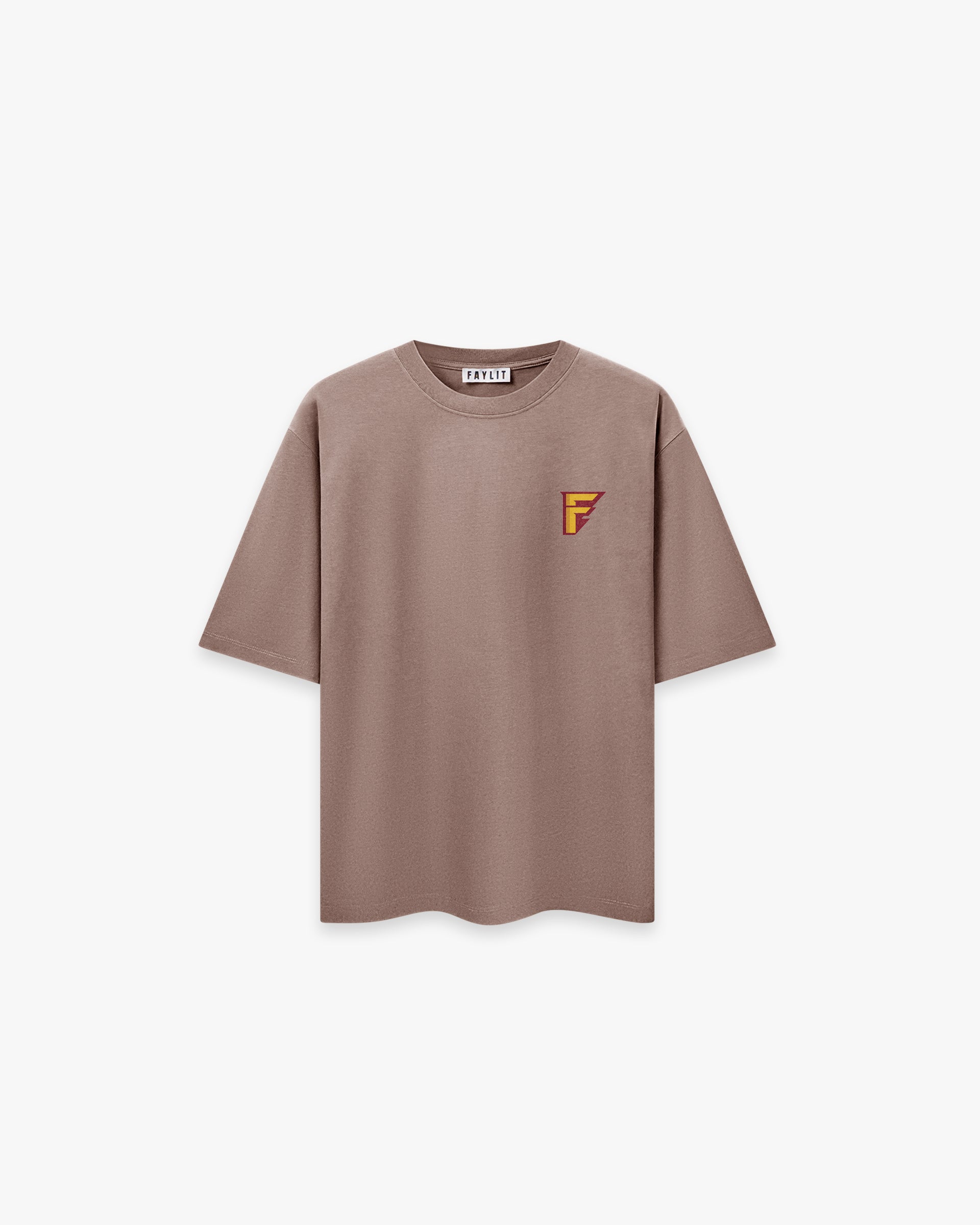 Thunder Kahverengi Oversize T-Shirt - Faylit Faylit'in yeni Thunder Kahverengi Oversize Tişörtü. Minimalist tasarım, ön yüzdeki yıldırım efektli ikonik F logosuyla buluşuyor. Enerjini stiline taşı.