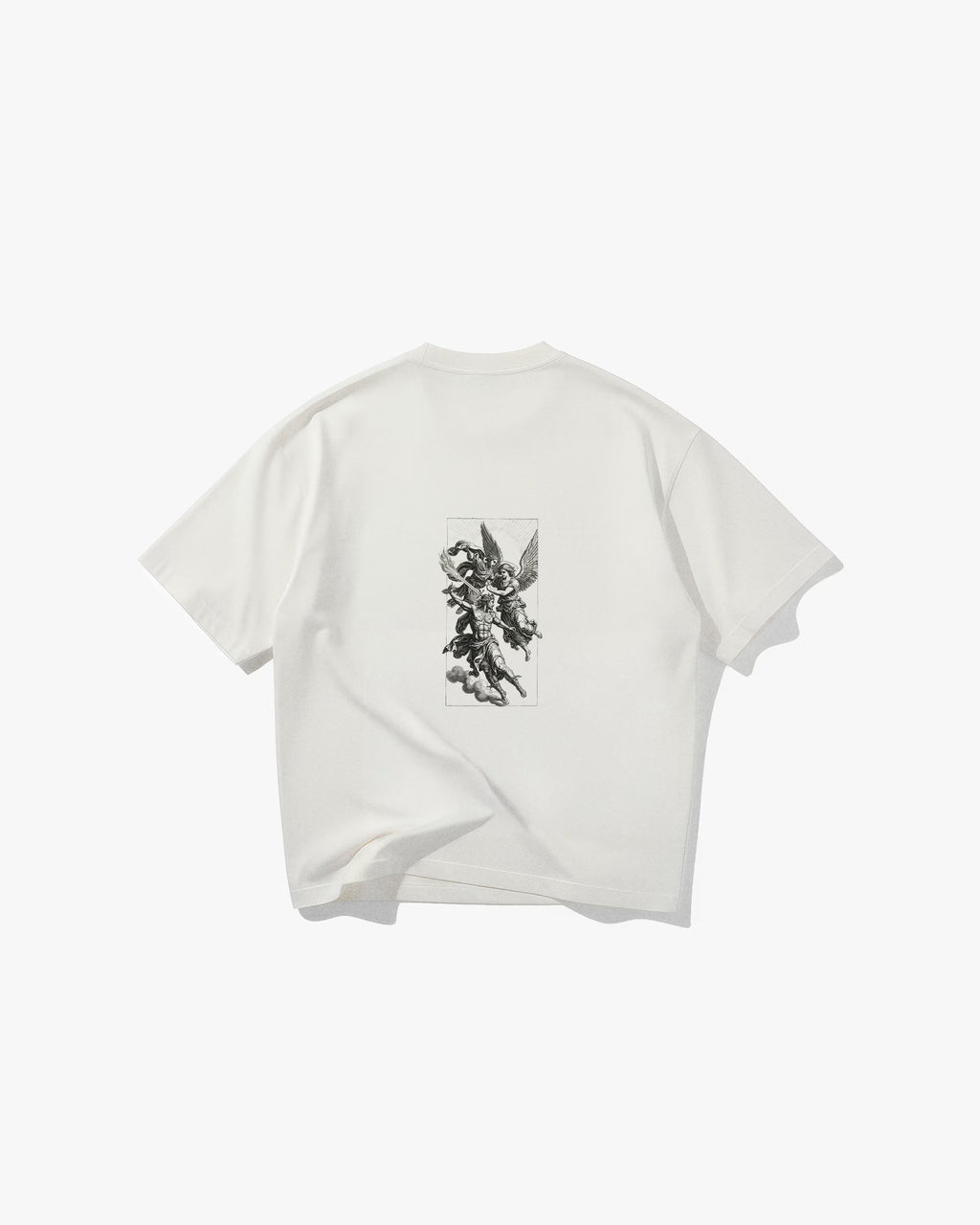 Gods Off White Oversize Tişört - Faylit Faylit'in başyapıtı Gods Off White Oversize Tişört. Sırt kısmındaki çerçeveli mitolojik sahne ve imza melek detayı. Koleksiyonunuzun en değerli parçası.