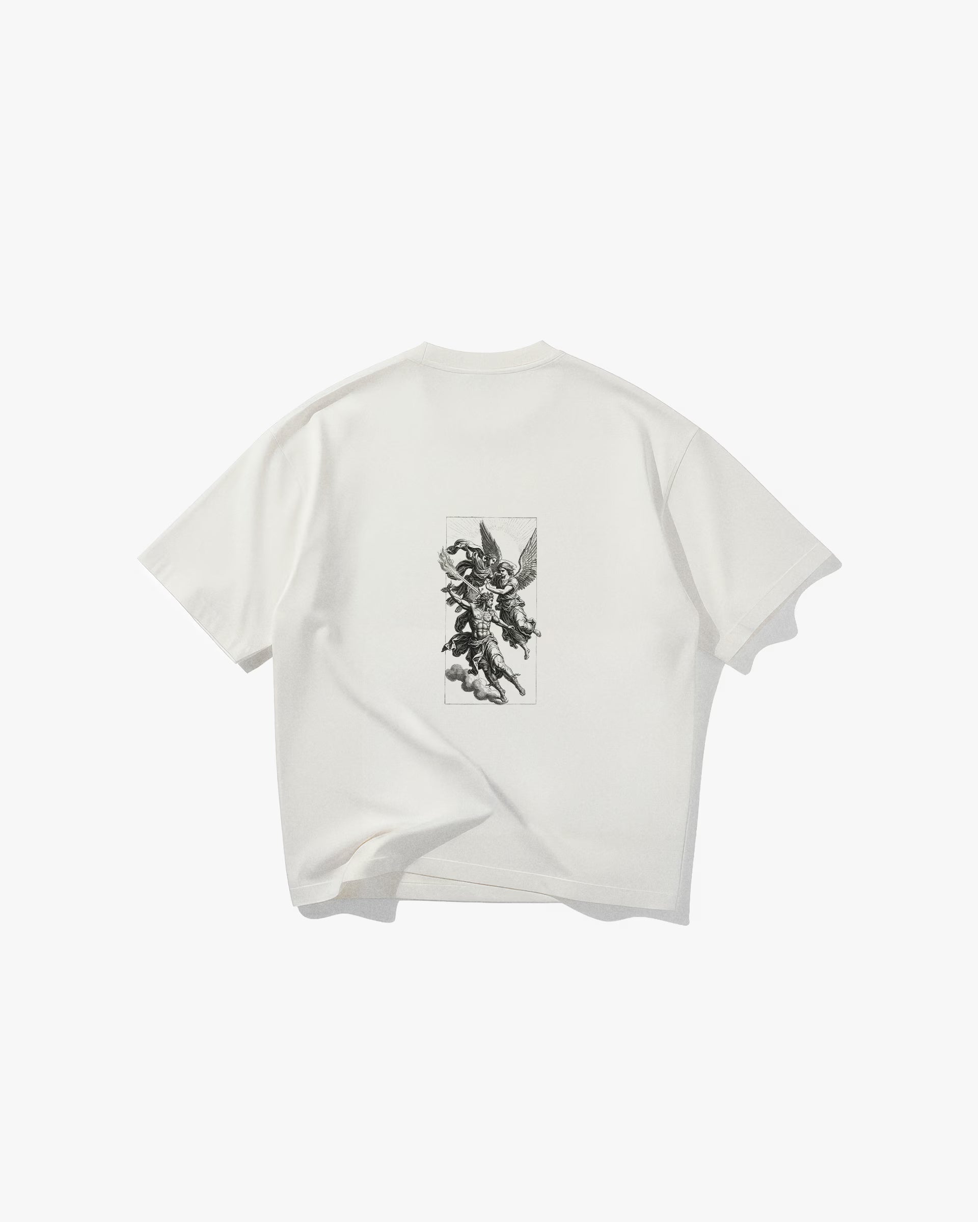 Gods Off White Oversize Tişört - Faylit Faylit'in başyapıtı Gods Off White Oversize Tişört. Sırt kısmındaki çerçeveli mitolojik sahne ve imza melek detayı. Koleksiyonunuzun en değerli parçası.