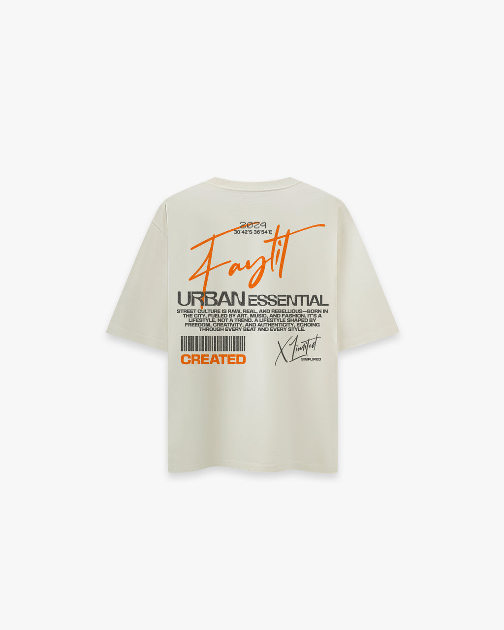 Urban Essential Limited Edition Off White Oversize Tişört Kırık beyaz (off-white) oversize tişörtün sırt baskısı. Modern ve şehirli (urban) bir tarza sahip olan tasarımda, turuncu el yazısı "Faylit" ve siyah "URBAN ESSENTIAL" metinleri öne çıkıyor. Barkod, coğrafi koordinatlar, paragraf metni ve imza gibi çeşitli tipografik öğeler, dinamik bir kolaj oluşturuyor. -  Faylit