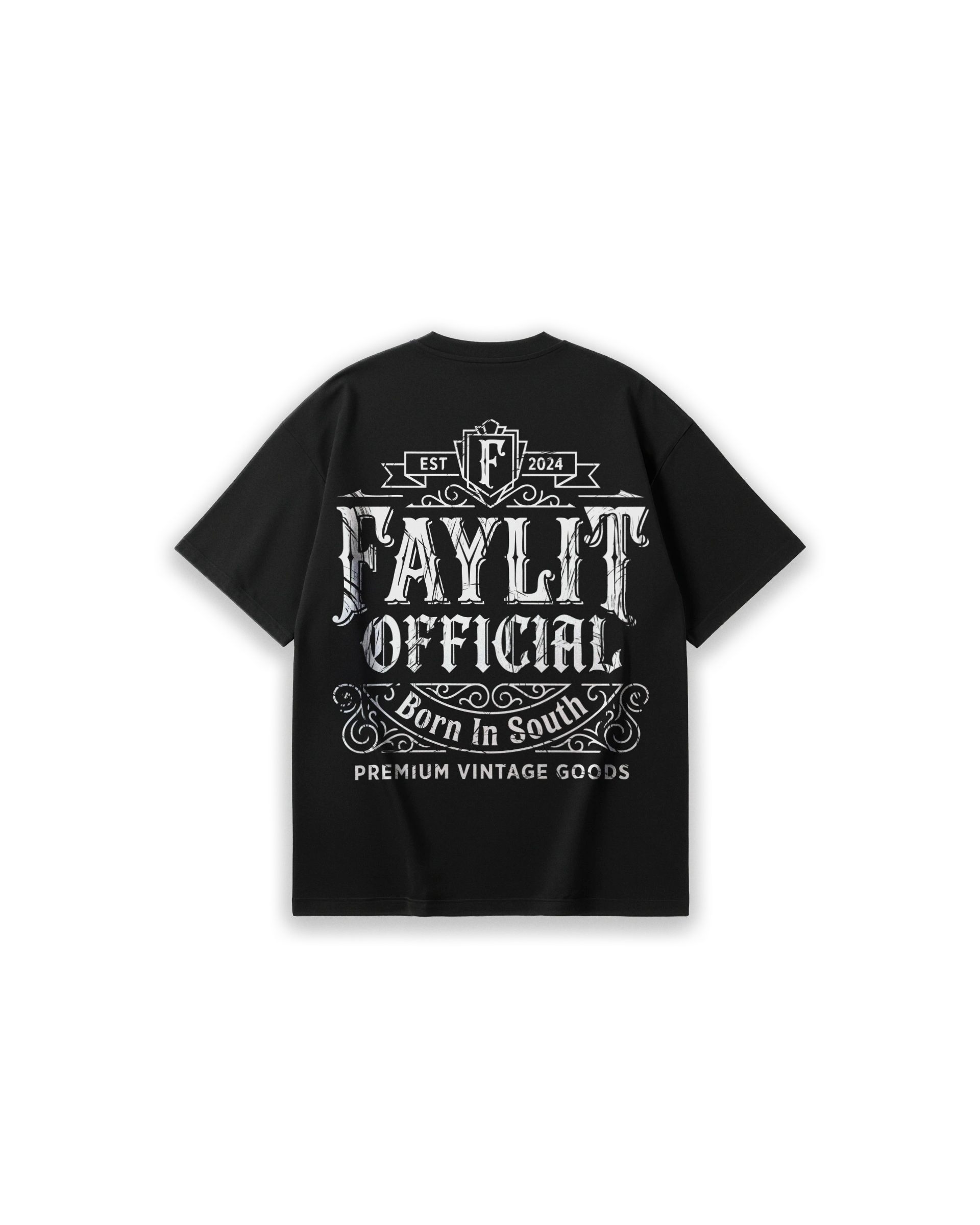 Faylit Dice of Fate siyah oversized tişörtün arka yüzü. Sırtta kader ve şans oyunlarını simgeleyen iskambil kartları (maça ası, kupa yedilisi) ve poker pulları ile zenginleştirilmiş vintage grafik baskı. "Sad Joy" ve "Exclusive Reserve" yazılarıyla çevrili; melekler, koşan atlar ve öpüşen iskelet detaylarıyla hayatın zıtlıklarını yansıtan gotik stilde rahat kesim unisex t-shirt.