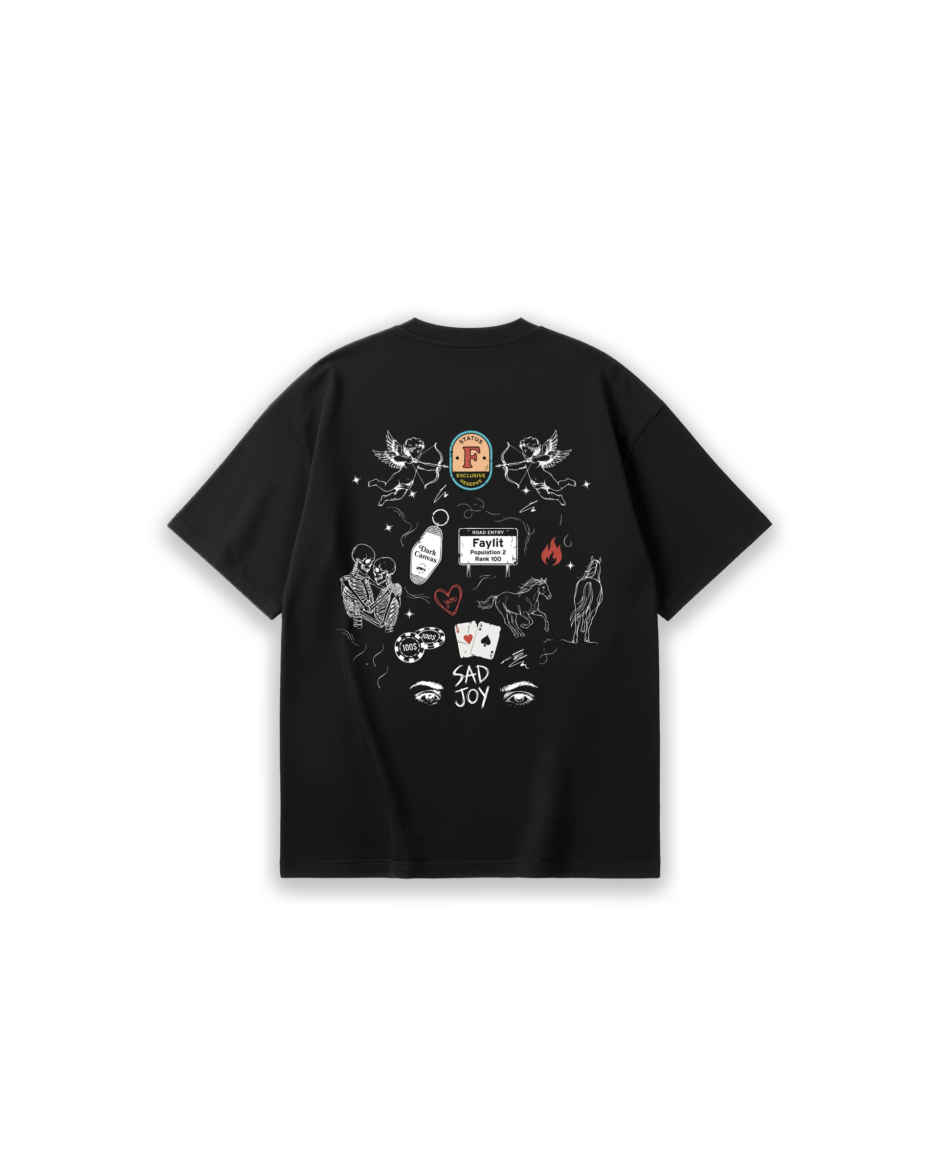 Faylit Good & Bad South siyah oversized vintage tişörtün arka yüzü. Sırtta melekler, iskelet çifti, koşan atlar, oyun kartları ve poker pulları içeren "Sad Joy" temalı detaylı grafik baskı. Merkezde "Road Entry Faylit" tabelası ve kırmızı kalp detaylarıyla zenginleştirilmiş, sokak stili (streetwear) ve gotik estetiğe sahip rahat kesim siyah t-shirt.